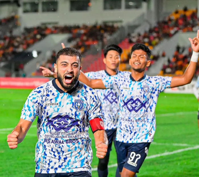 Omid Popalzay Lakukan Selebrasi usai menjebol gawang Persiraja Banda Aceh pada Ahad (13/10/2024) malam, kick off pukul 20.30 WIB di Stadion Harapan Bangsa, Banda Aceh.
