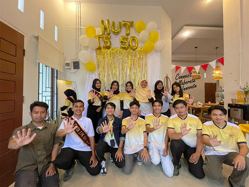 Tim Nutrifood Pekanbaru berfoto bersama tamu undangan usai acara yang digelar belum lama ini.