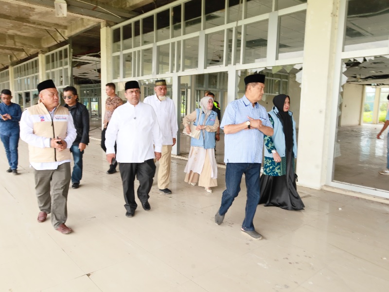 Calon Gubernur Riau nomor urut 2, Muhammad Nasir saat meninjau langsung kondisi Bandara Tempuling di Inhil, Rabu (16/10/2024).