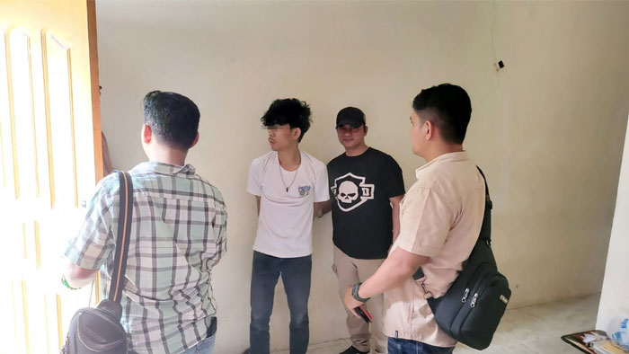 Tersangka MIL saat diamankan Polisi di Jalan Garuda Sakti, Pekanbaru pada Kamis (17/10/2024).