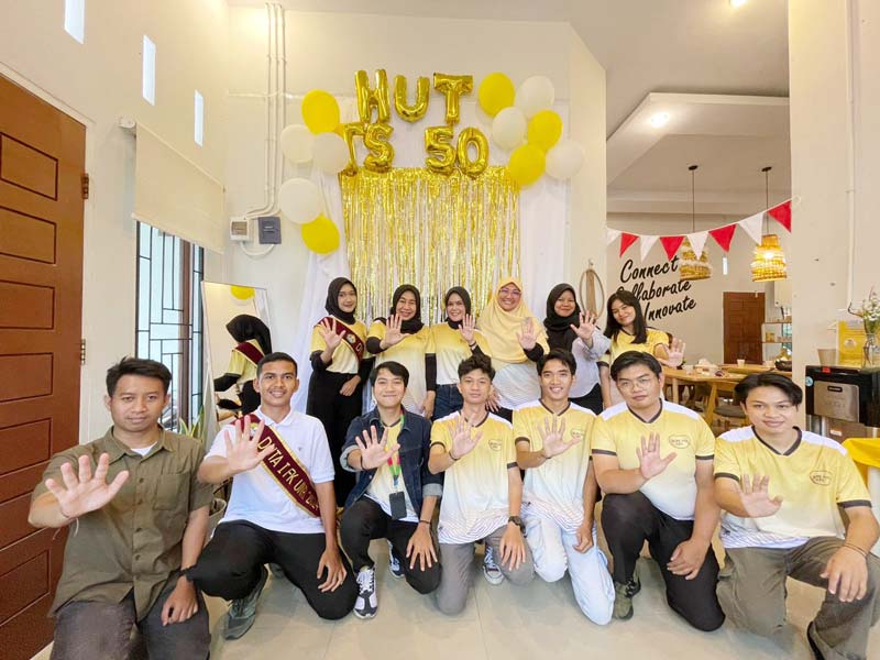 Tim Nutrifood Pekanbaru berfoto bersama tamu undangan usai acara yang digelar belum lama ini.