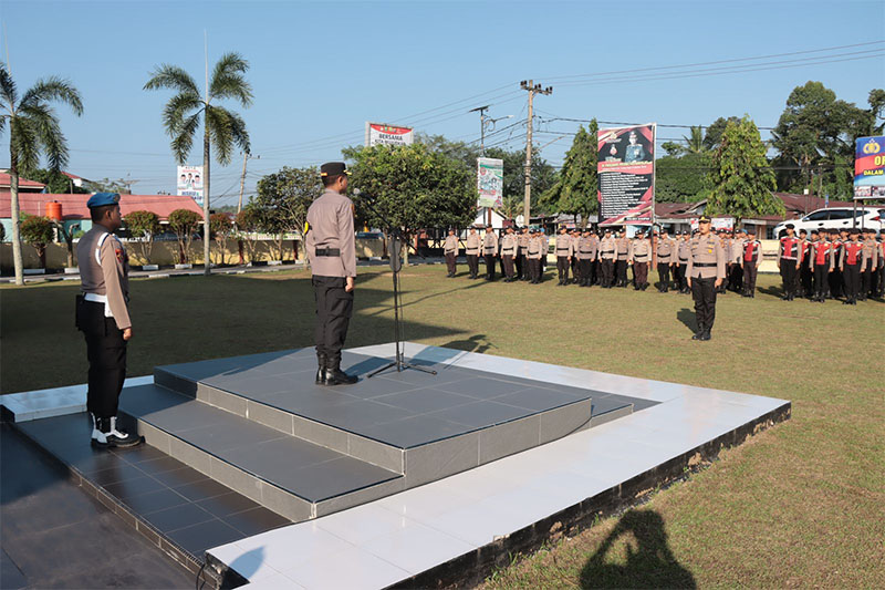 Wakapolres Kampar Kompol Andi Cakra Putra saat memimpin apel siaga I jelang pelantikan presiden, Sabtu (19/10/2024).