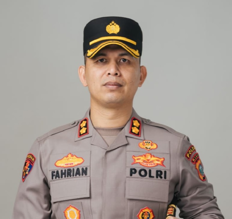Kapolres Inhu, AKBP Fahrian Saleh Siregar melalui Kasubsi Penmas, Aiptu Misran mengamankan pegedar sabu pecatan poisi dan oknum PNS Inhu.
