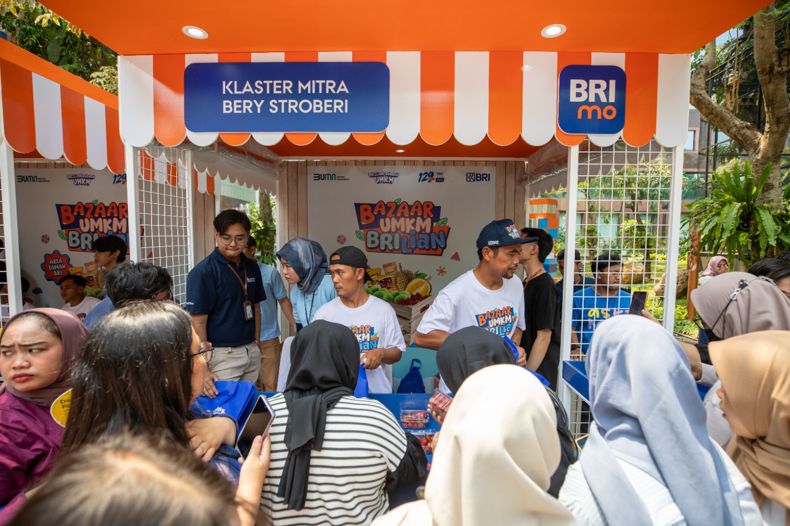 Bazaar UMKM BRILiaN diselenggarakan BRI untuk memberikan pemberdayaan bagi pelaku Usaha Mikro, Kecil dan Menengah (UMKM).