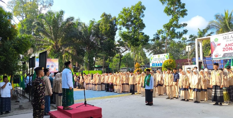 Peringatan Hari Santri Tahun 2024, Pengurus Cabang Nahdlatul Ulama Kota Pekanbaru bersama dengan MAN 4 Kota Pekanbaru, melaksanakan upacara peringatan Hari Santri di Lapangan MAN 4 Kota Pekanbaru.