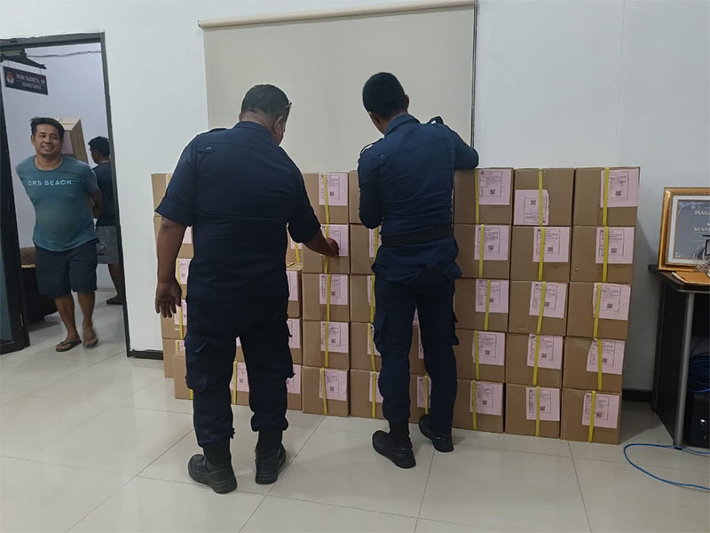 Surat suara Pilgub dan Pilkada Kuansing, Rabu (23/10/2024) tiba di Kantor KPU Kuansing.