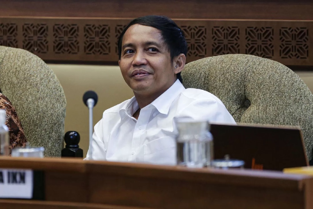 Menteri Kehutanan Raja Juli Antoni diterpa isu main domino dengan tersangka pembalak liar.