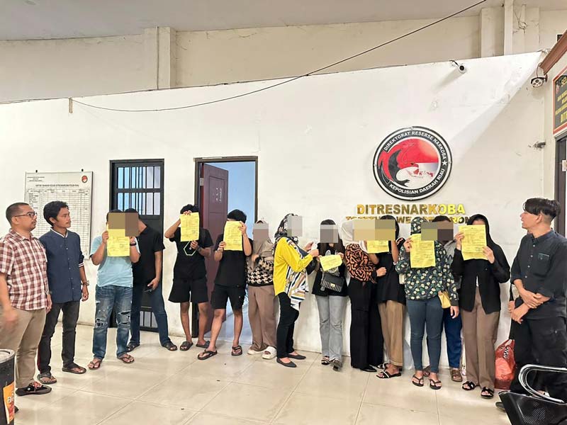 Suasana penyerahan tujuh orang muda-mudi ke orang tuanya masing-masing, Selasa (22/10/2024).