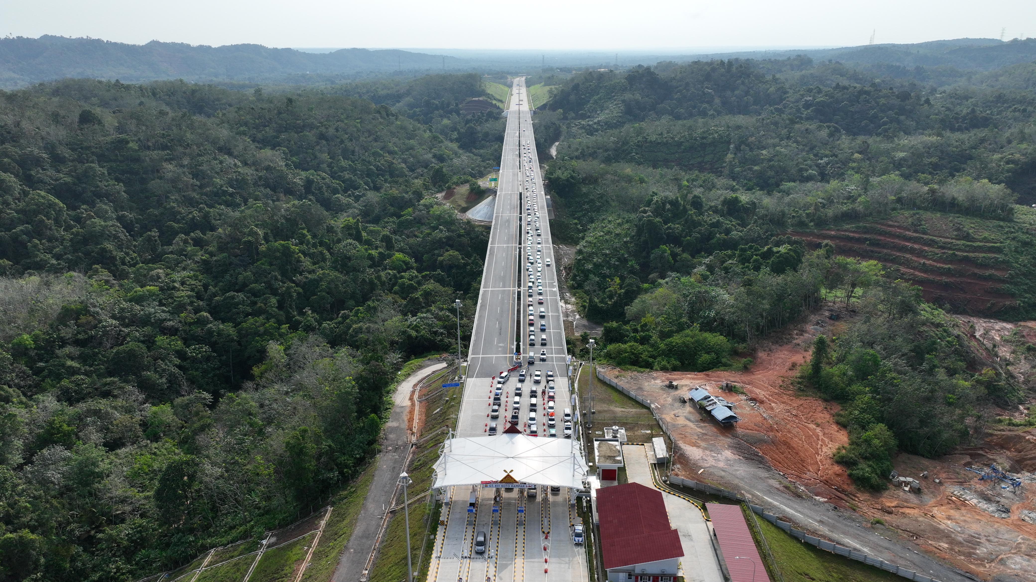 Jalan Tol Pekanbaru-XIII Koto Kampar bagian ruas Jalan Tol Pekanbaru-Padang termasuk dalam jaringan Jalan Tol Trans Sumatera (JTTS).