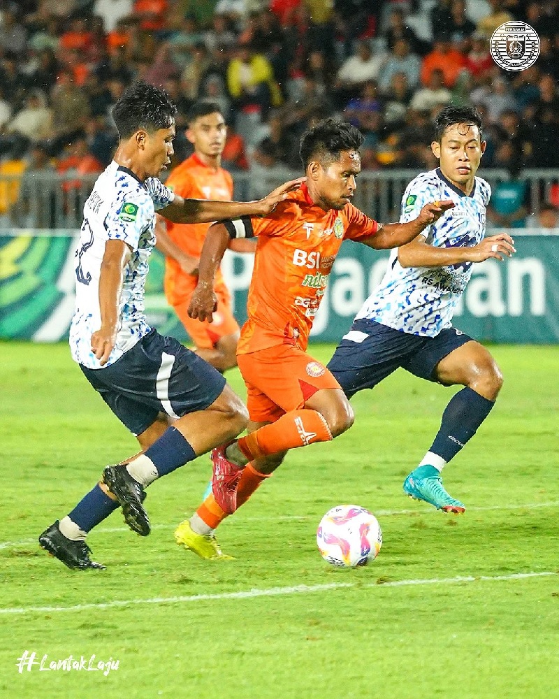 Laga Persiraja Banda Aceh vs PSPS Pekanbaru pada 13 Oktober memecahkna rekor penonton di Pegadaian Liga 2. Dari laga itu, Persiraja dapat sanksi lagi dari PSSI.
