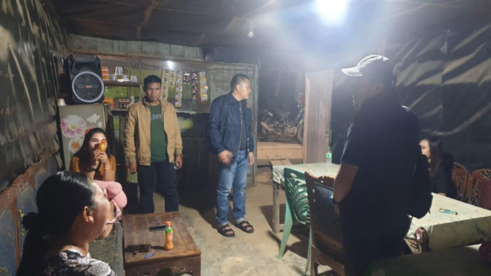Petugas Satreskrim Polres Pelalawan saat melakukan patroli malam, Sabtu (26/10/2024).