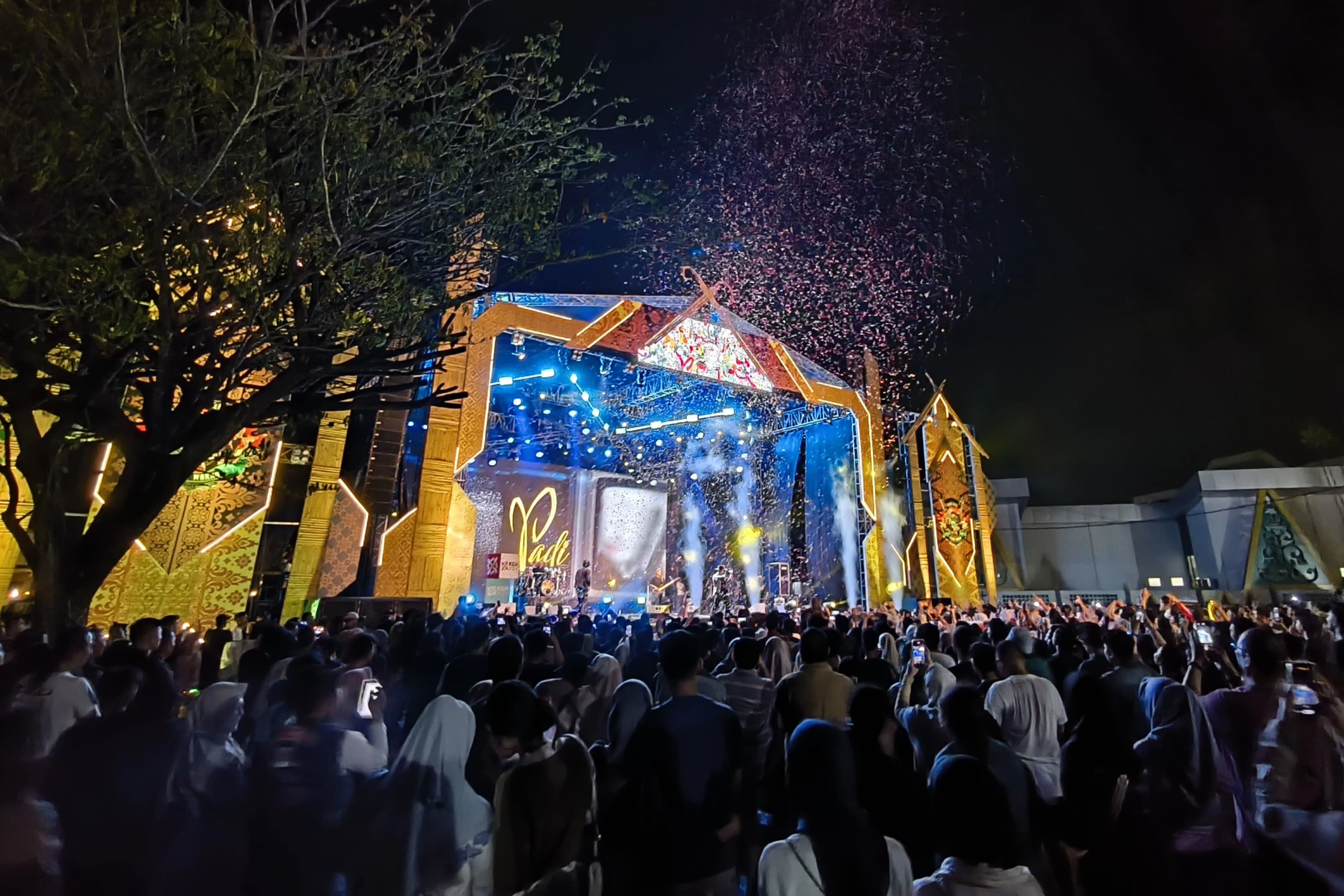 Konser Padi Reborn di Kenduri Riau 2024, di Bandar Seni Raja Ali Haji, Purna MTQ Pekanbaru, Minggu (20/10/2024).