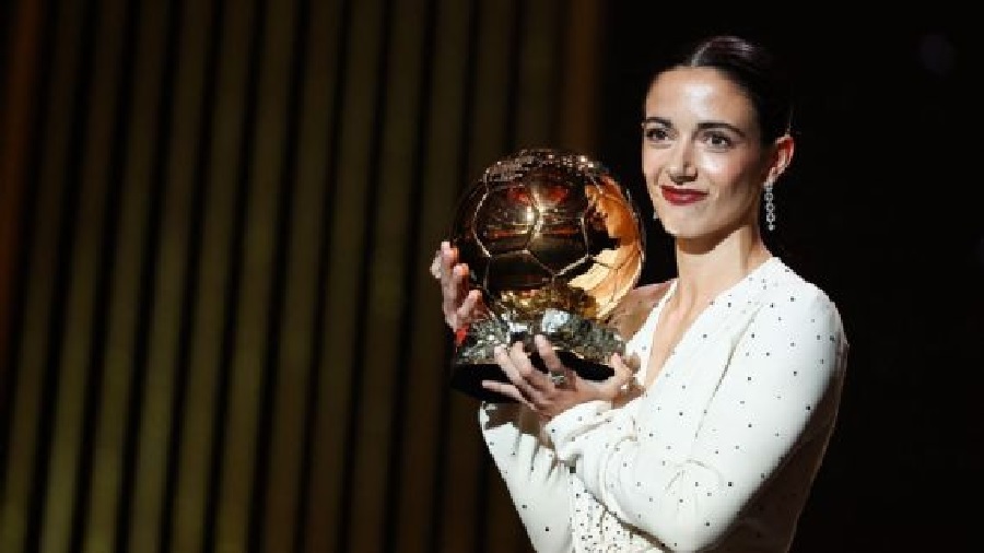Gelandang Barcelona Aitana Bonmat&iacute; telah memenangkan Ballon d