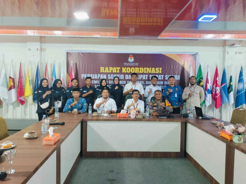 Kabag Ops Polres Bengkalis Kompol Nurman SH MH mengikuti rakor persiapan sortir dan lipat surat suara Pilkada serentak 2024 di Kantor KPU Bengkalis, Senin (28/10/2024).