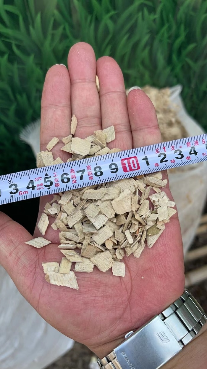 Hasil olahan kayu karet yang telah menjadi woodchips untuk bauran (co-firing) batu bara di PLTU Tenayan dan Tembilahan.
