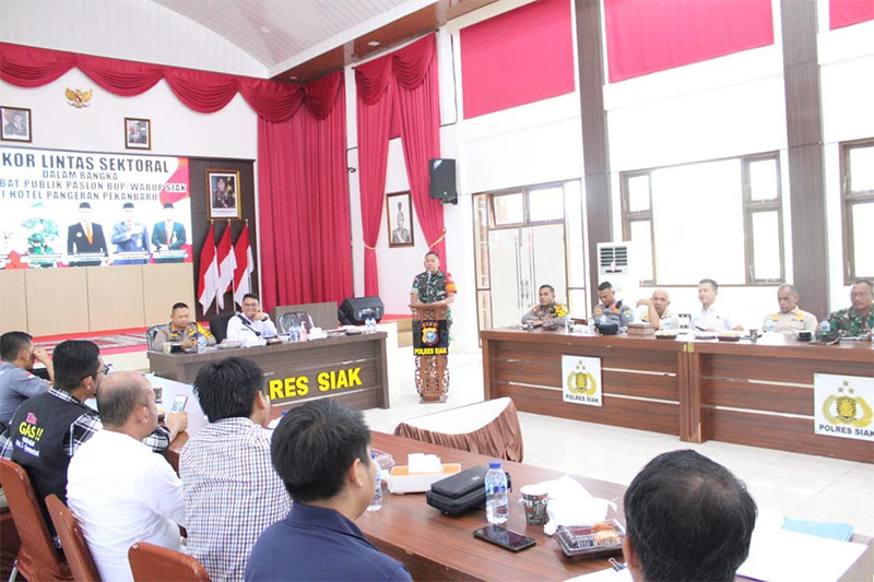 Kapolres Siak AKBP Asep Sujarwadi SIK MSI, Pjs Bupati Drs Indra Purnama MSi, Dandim 0322 Letkol Arh Riyanto Budi Nugroho MHan, memimpin rakor persiapan debat calon Bupati dan Wakil Bupati Siak