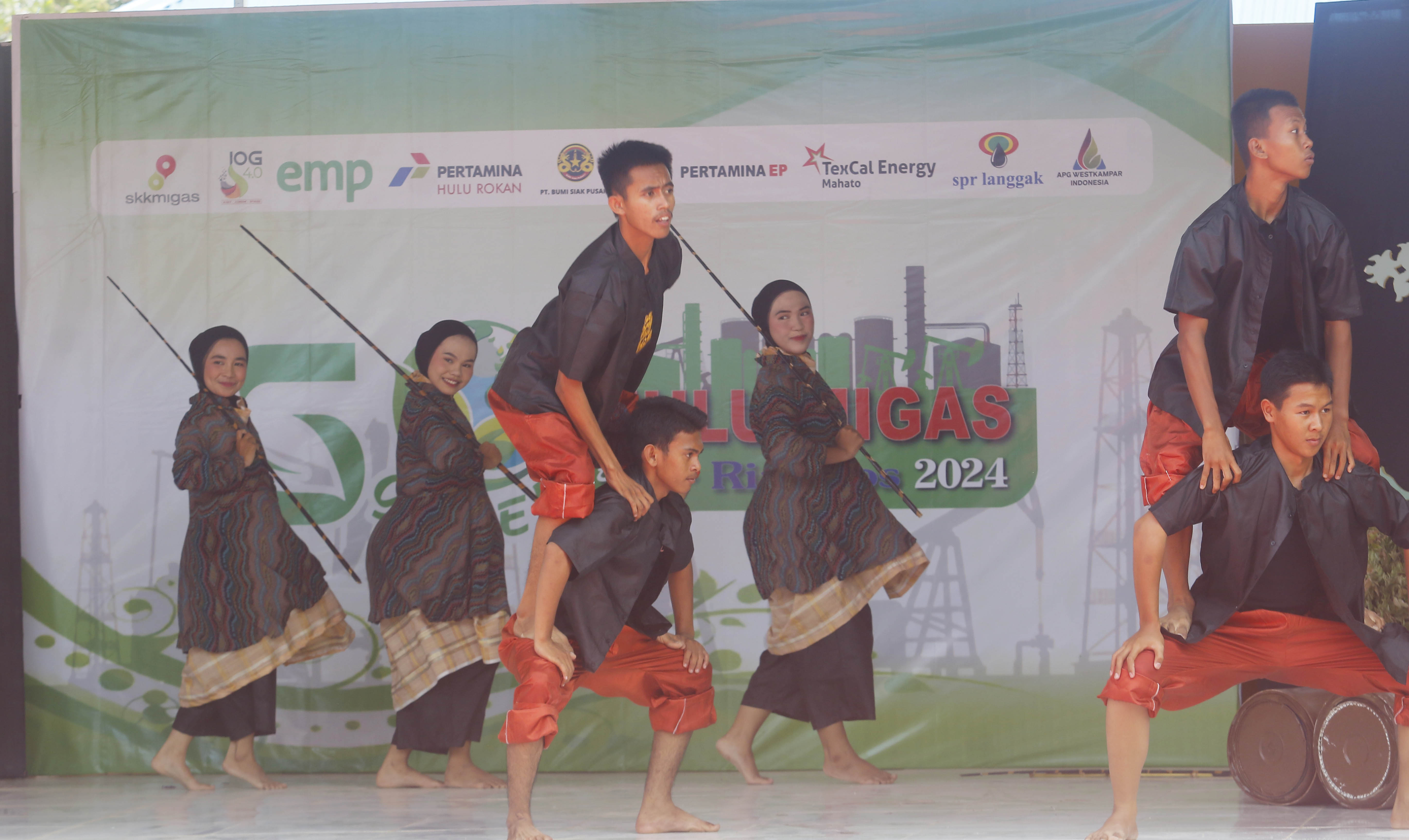 Penampilan Tarian Kreasi Melayu Dulu di  Hulu oleh siswa dan siswi SMAN Bernas Binsus.