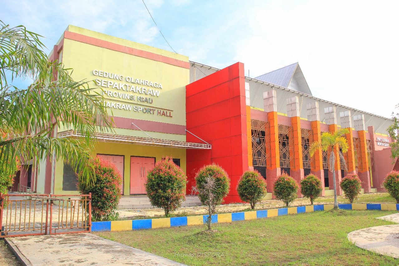 GOR Sepaktakraw atau Sepaktakraw Sport Hall di Kompleks Bandar Seni Raja Ali Haji (Bandar Serai) atau yang dulu dikenal Kompleks Purna-MTQ Jalan Jenderal Sudirman Pekanbaru bisa disewa untuk umum.