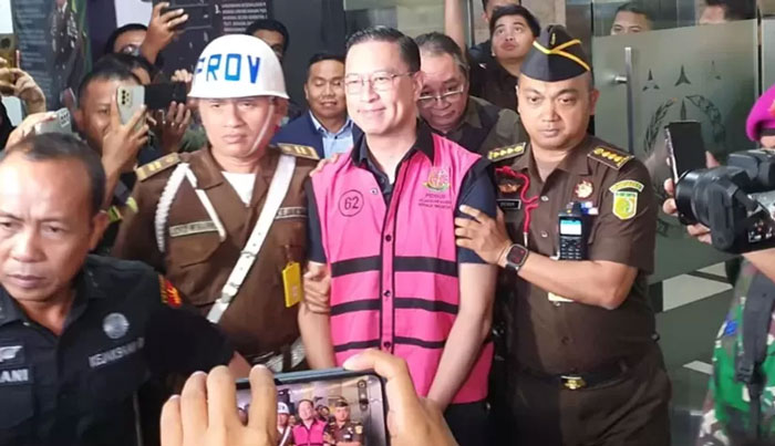 Mantan Mendag Tom Lembong resmi ditetapkan tersangka kasus impor gula oleh Kejaksaan Agung.