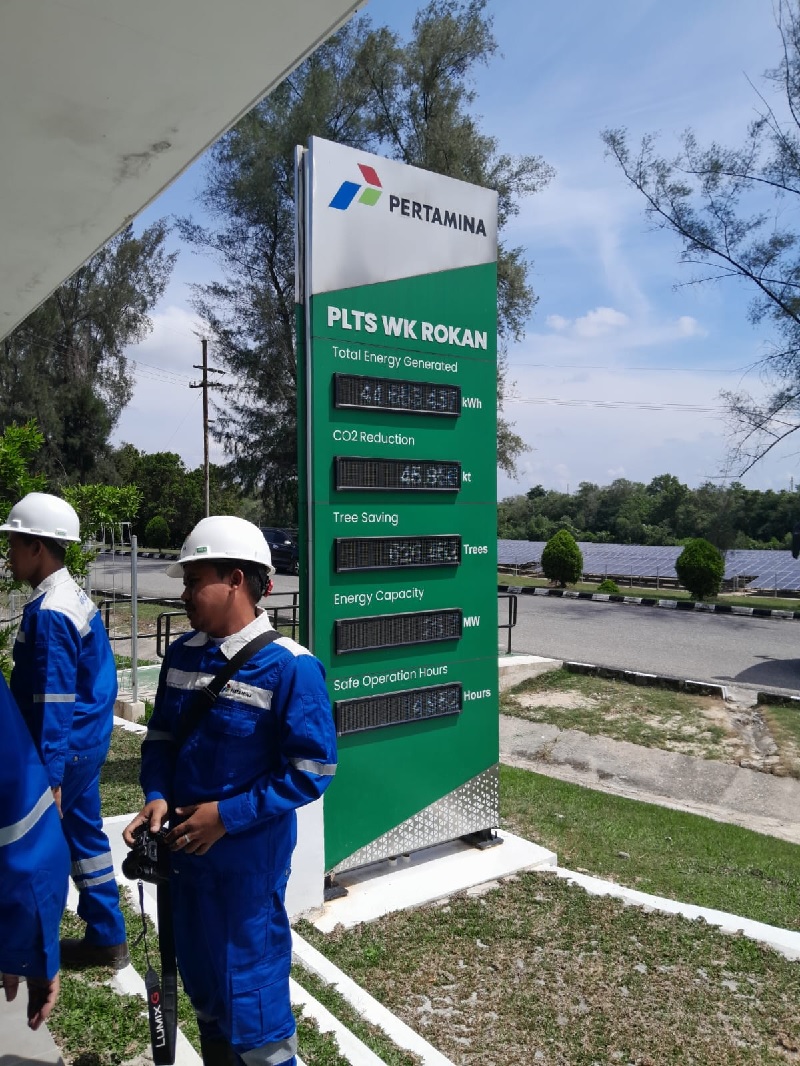 Papan pengumuman PLTS PHR di Duri