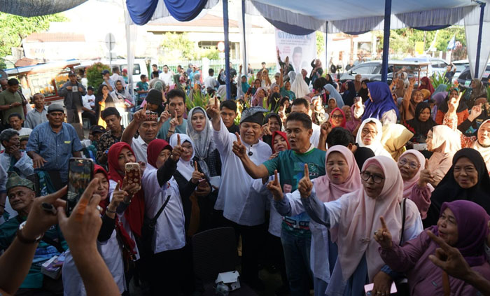 Calon Wakil Gubernur Riau no urut 1 SF Hariyanto saat kampanye di Pekanbaru, Jumat (1/11/2024).