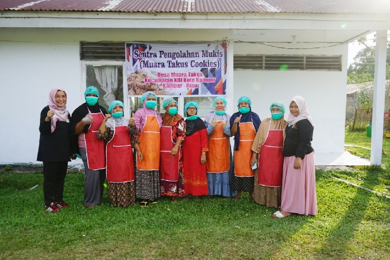 Tim Kosabangsa foto bersama dengan peserta pelatihan di Desa Muara Takus, Kabupaten Kampar, Provinsi Riau, beberapa waktu lalu.