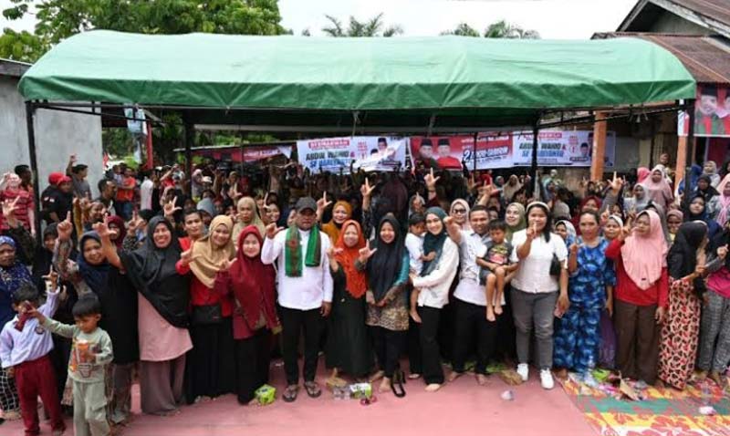 Pasangan calon Bupati Pelalawan nomor urut 2 Zukri melakukan kampanye di Desa Kuala Panduk, Kecamatan Teluk Meranti, Senin (4/11/2024).