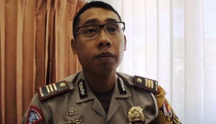 Kompol Bambang Surya Wiharga Kasubdit Gakkum Ditlantas Polda Maluku pelaku yang menonjok driver taksi online akan diproses propam. (X @neVerAl0nely)