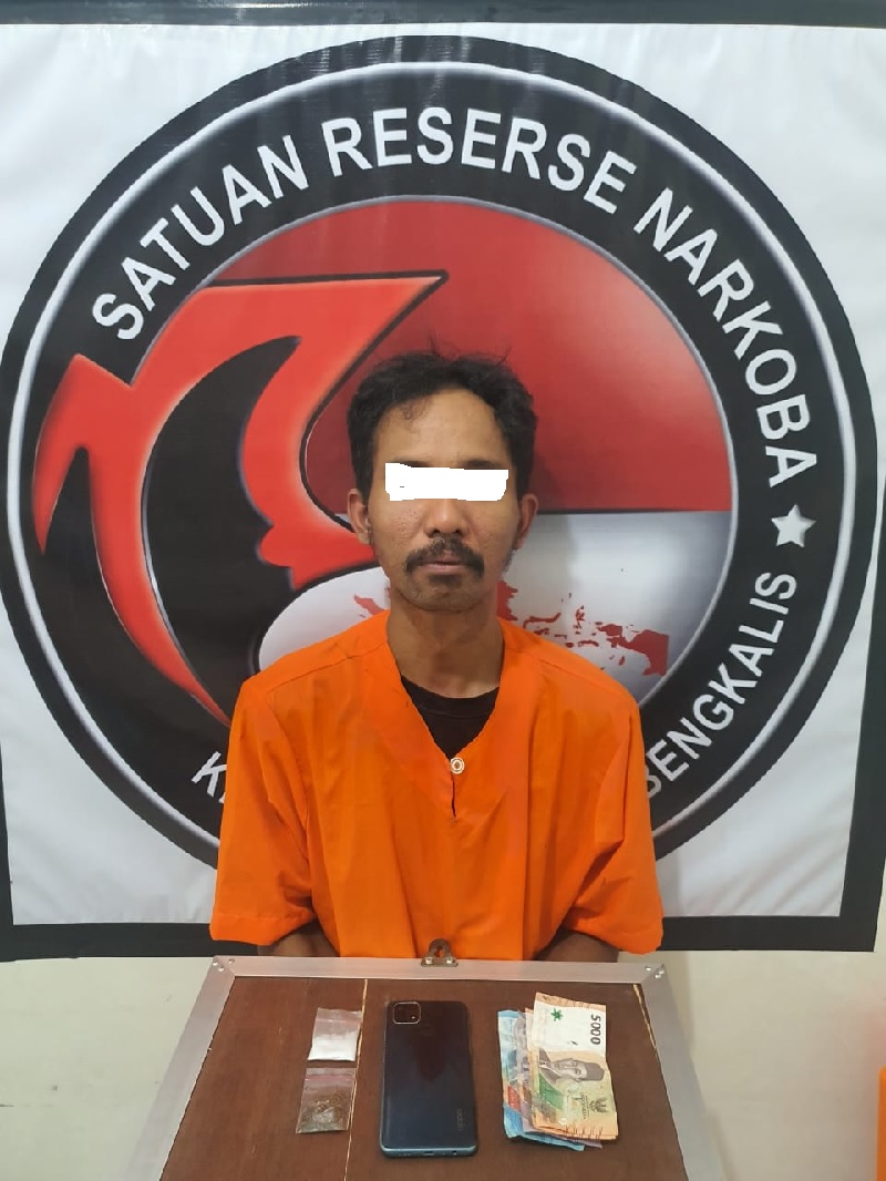 Tersangka bersama barang bukti diamankan ke Mapolres Bengkalis untuk penyelidikan lebih lanjut, Rabu (6/11/2024).