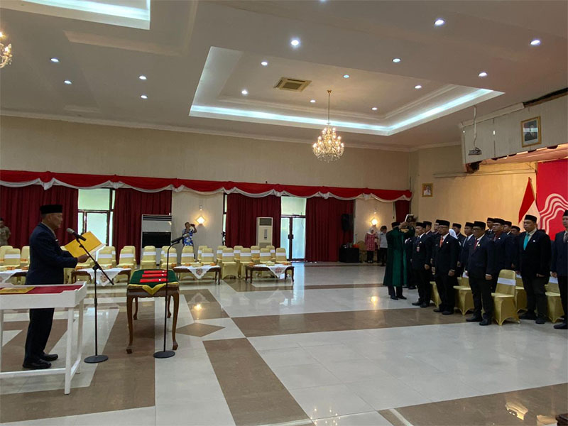 Pj Sekdaprov Riau Taufiq OH saat melantik dan mengukuhkan pejabat di lingkungan Pemprov Riau, Kamis (7/11/2024).