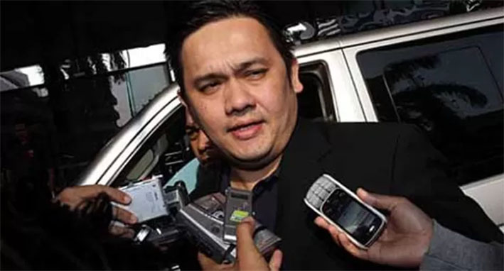 Farhat Abbas mengaku bahwa dirinya mendapat protes dari sang ibunda setelah rumahnya didatangi Denny Sumargo, beberapa hari lalu.