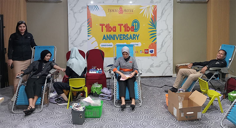 Para peserta donor darah yang ditaja oleh Tjokro Hotel Pekanbaru terlihat antusias mengikuti mengikuti kegiatan, Rabu (6/11/2024).