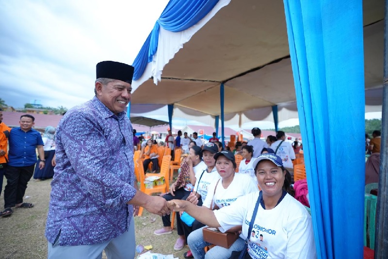 Calon Bupati Siak nomor urut 3, Alfedri-Husni, kampanye dialogis bersama ratusan buruh PT AIP di Lapangan Pondok II APE, Tualang Timur, Kecamatan Tualang, Sabtu (9/11/2024).