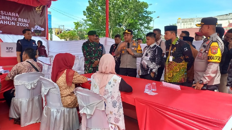 Kapolsek Mandau, Kompol Hairul Hidayat SIK MM MH beserta jajaran, serta perwakilan PPK Kecamatan Mandau menggelar simuali pemngutan dan pengitungan suara.