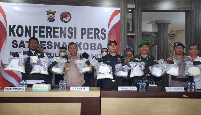 Konferensi pers Polres Kepulauan Meranti Riau terkait pengungkapan kasus sabu seberat 15,8 Kg, di Mapores Jalan Gogok Selatpanjang, Senin (11/11/2024).