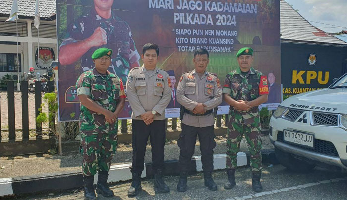 Personel Polres dan TNI patroli sinergitas pengamanan kantor KPU, Bawaslu dan gudang KPU Kuansing, Senin (11/11/2024).