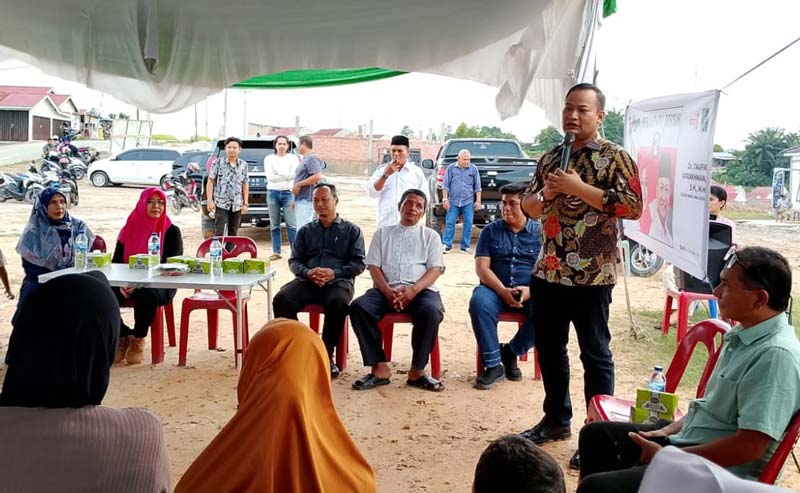 Calon Wakil Wali Kota nomor urut 2 Taufik Arrakhman kampanye dialogis di Tenayan Raya, Senin (4/11/2024).