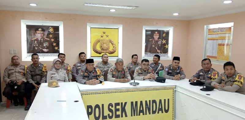 Dalam rangka Operasi Mantap Praja 2024 menjaga keamanan dan ketertiban selama proses Pilkada, Polsek Mandau melakukan upaya pembinaan keimanan bagi personelnya melalui program pembinaan rohani Islam.
