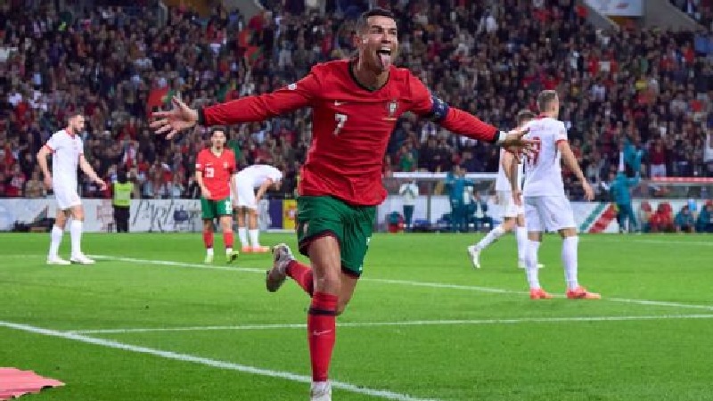 Cristiano Ronaldo mencetak dua gol untuk Portugal saat menang 5-1 atas Polandia, Sabtu (16/11/2024) dini hari WIB.