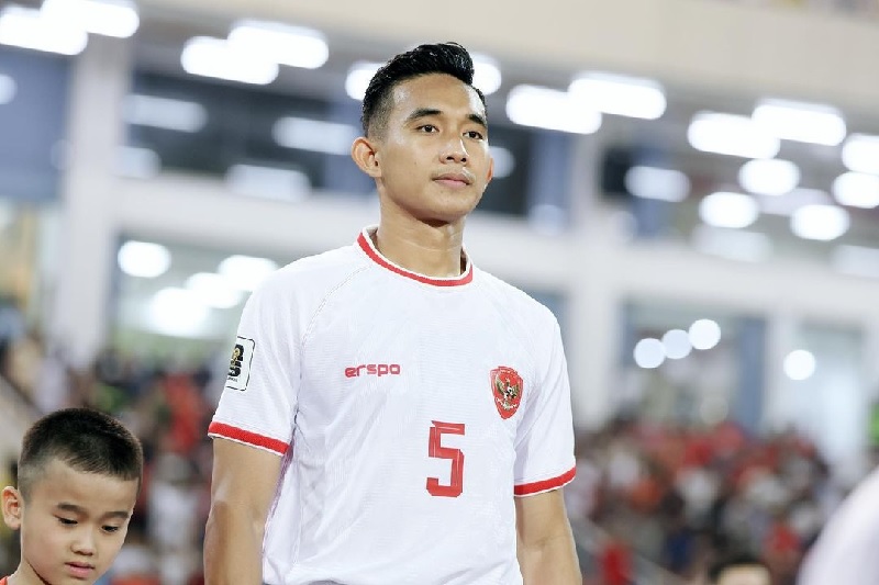 Bek Timnas Indonesia Rizky Ridho akui tak mudah meraih poin lawan Jepang. Dia menyesali kekalahan telak 4-0.