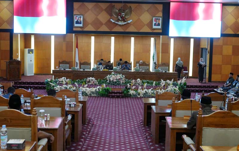 Paripurna penyampaian pandangan umum fraksi terhadap nota keuangan Rancangan Anggaran Pendapatan dan Belanja Daerah (RAPBD) Tahun Anggaran 2025
