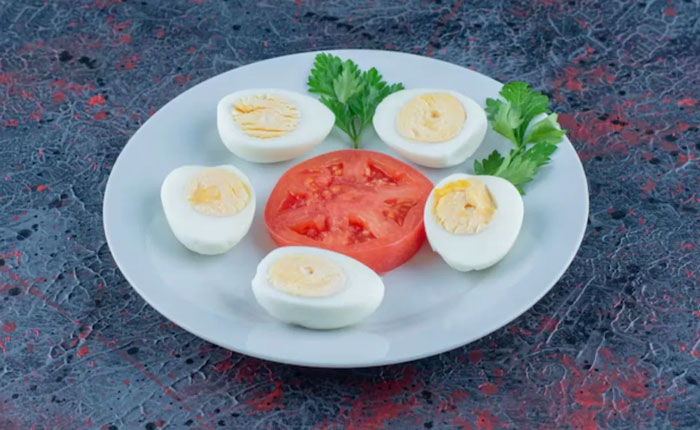 ilustrasi telur rebus.