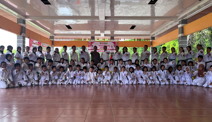 Shiroite Karate Do Riau mengadakan ujian kenaikan tingkat, Ahad (17/11) di Pendopo Limuno Teluk Kuantan, Kuansing.