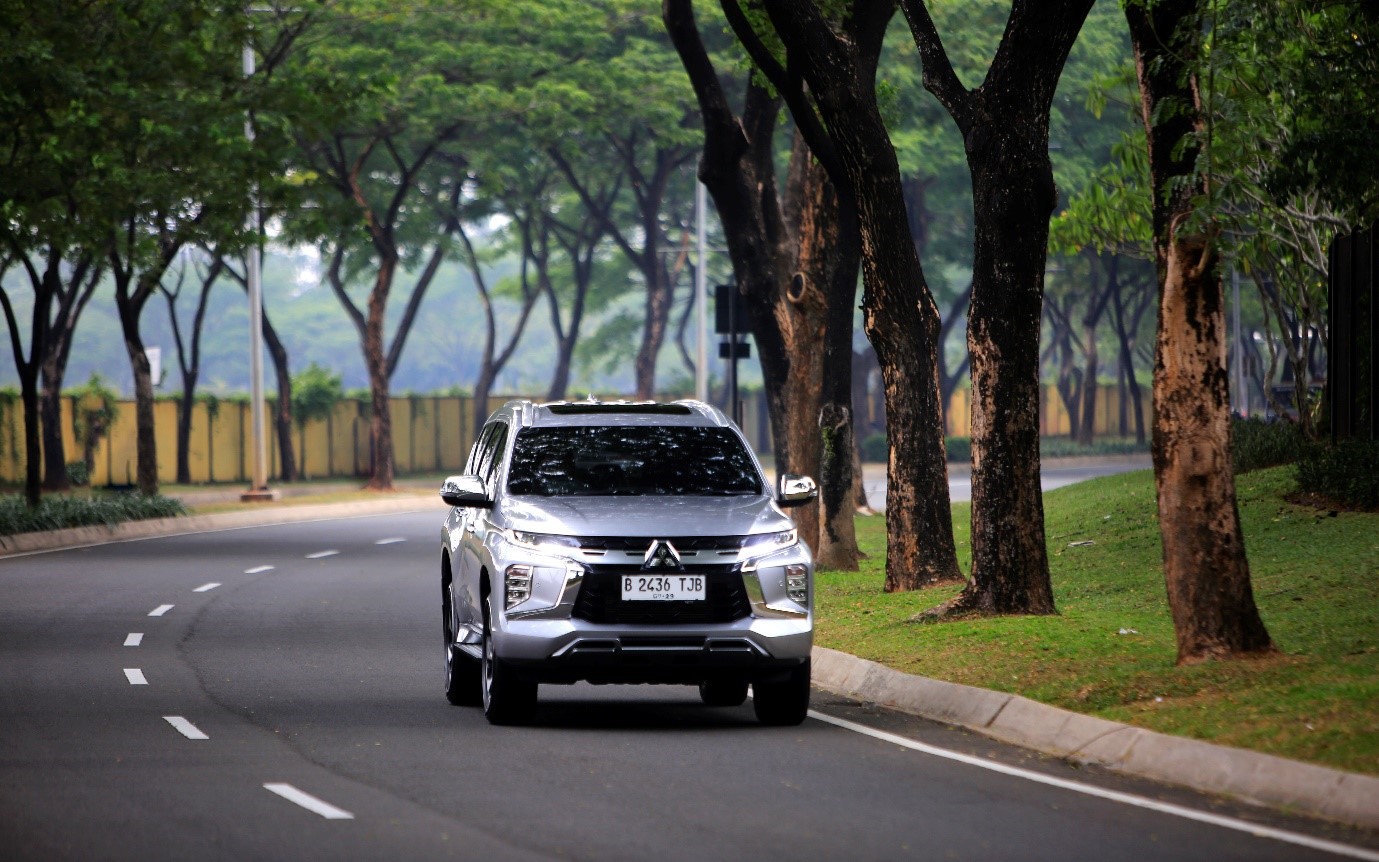Tampilan pede New Pajero Sport siap berpetualang bersama keluarga Indonesia.