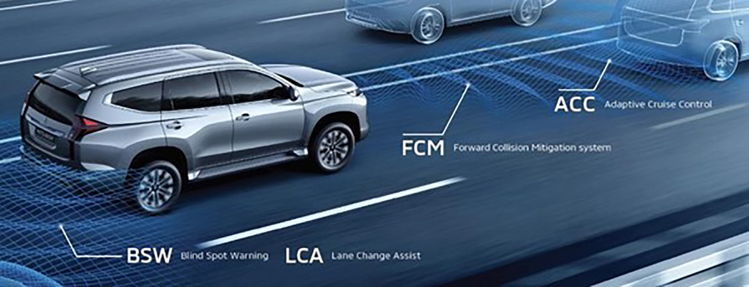Radar sensor pada bumper belakang mampu mendeteksi kendaraan di blind spot belakang, serta kanan dan kiri mobil. Saat kendaraan lain terdeteksi, indikator peringatan disertai buzzer muncul di kaca spion.