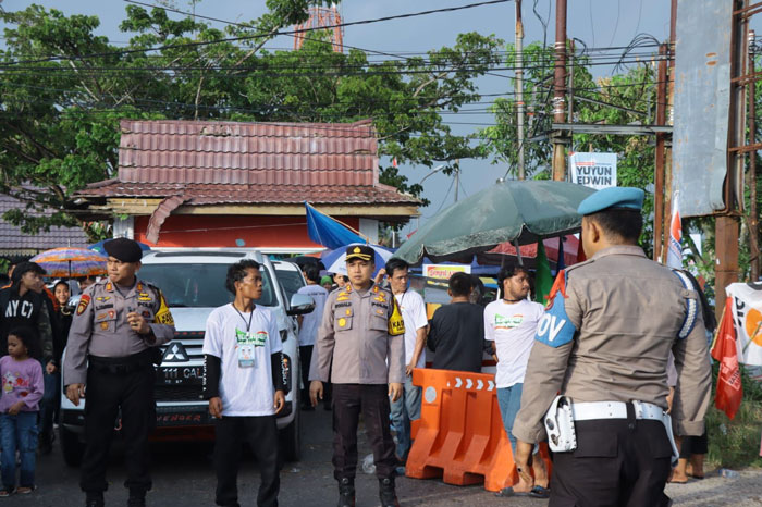 Kapolres Kampar AKBP Ronald Sumaja saat memimpin pengamanan pelaksanaan kampanye akbar di Bangkinang, Kamis (21/11/2024).