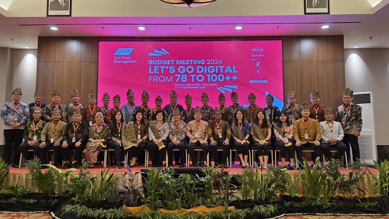 Manajemen Zuri Hotels Group foto bersama saat mengikuti meeting tahunan, beberapa hari lalu.