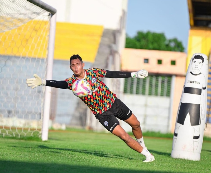 Kiper PSPS Pekanbaru Erlangga Setyo dipanggil Shin Tae-yong ke Timnas Indonesia menghadapi ASEAN Cup atau Piala AFF pada Desember mendatang.
