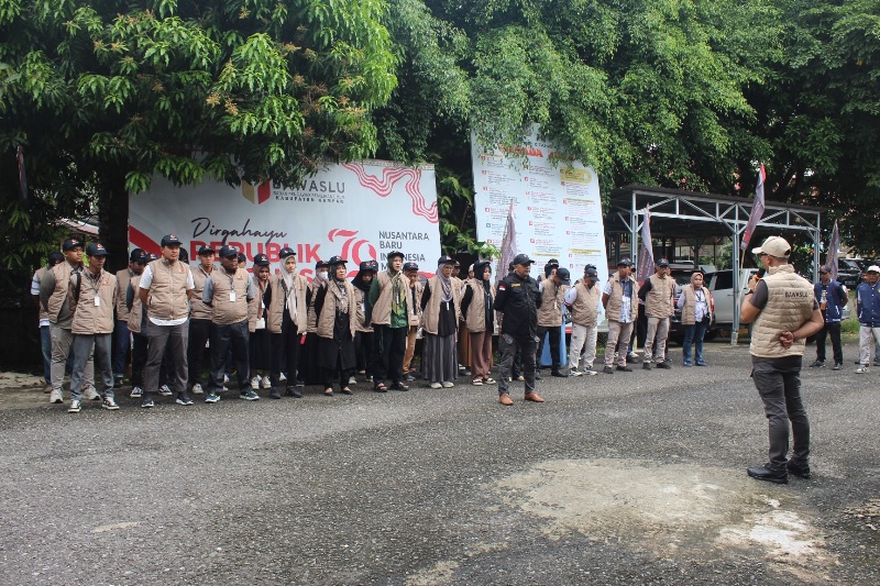 Bawaslu Kabupaten Kampar menggelar Apel Siaga Pengawasan pada Pilkada Serentak  2024, Ahad (24/11/2024).