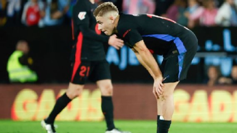 Pemain Barcelona Ferm&iacute;n L&oacute;pez menunjukkan kekecewaannya di akhir pertandingan usai imbang 2-2 di Celta Vigo.